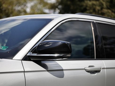 Used 2025 Jeep Grand Cherokee Limited w/ Luxury Tech Group II image 9