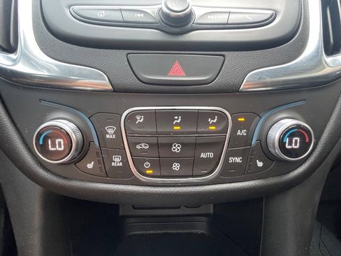 Used 2021 Chevrolet Equinox LT image 32