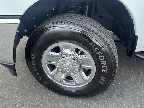 Used 2024 RAM 3500 Tradesman w/ Chrome Appearance Group AWD/4WD image 5
