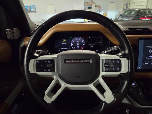 Used 2024 Land Rover Defender 130 X-Dynamic SE AWD/4WD image 18