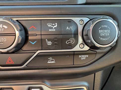 Used 2021 Jeep Wrangler Unlimited Sahara w/ Cold Weather Group image 23