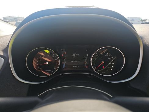 Used 2018 Jeep Compass Latitude w/ Popular Equipment Group FWD image 2