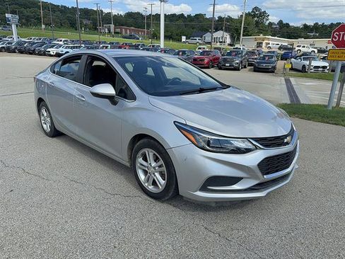 Used 2018 Chevrolet Cruze LT w/ LT Fleet Convenience Package FWD image 4
