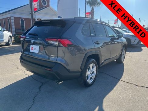 Used 2021 Toyota RAV4 XLE image 5
