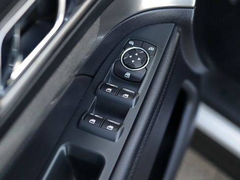 Used 2019 Ford Explorer XLT FWD image 22