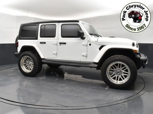 Used 2019 Jeep Wrangler Unlimited Sahara image 1