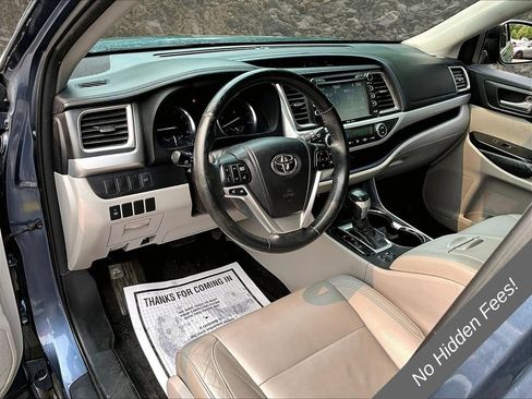 Used 2014 Toyota Highlander XLE AWD/4WD image 12