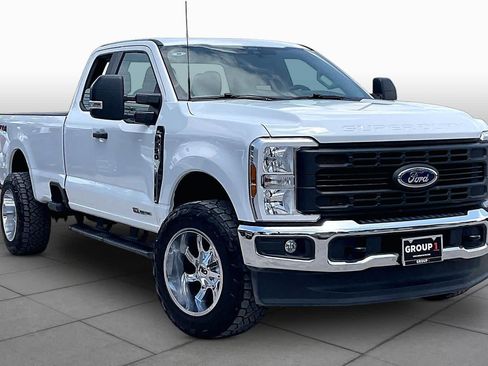 Used 2025 Ford F350 XL w/ FX4 Off-Road Package AWD/4WD image 3