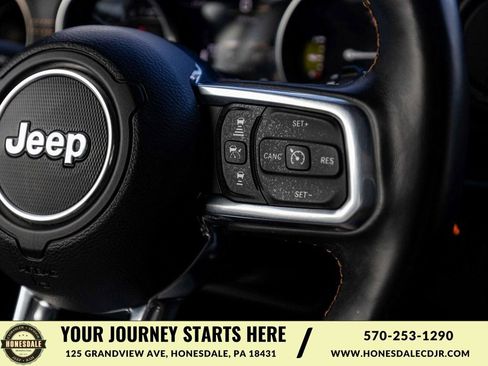 Used 2022 Jeep Wrangler Unlimited Sahara image 24