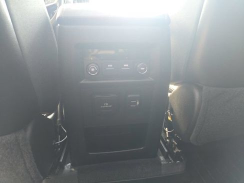 Used 2019 Chevrolet Traverse LT w/ LT Premium Package AWD/4WD image 16