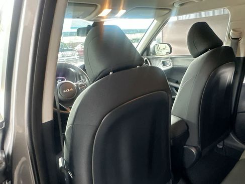 Used 2025 Kia Soul LX w/ LX Technology Package FWD image 23