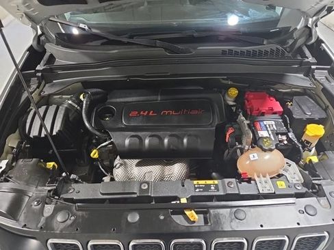 Used 2020 Jeep Renegade Latitude FWD image 17