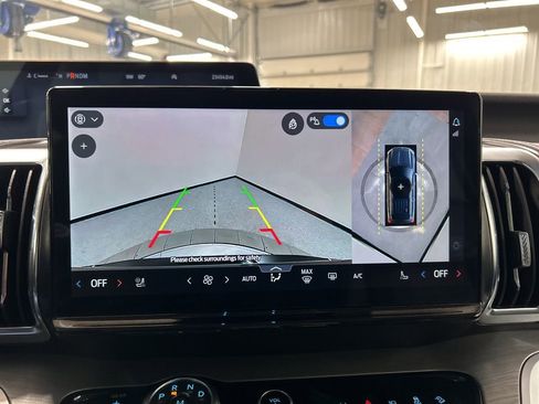 Certified 2025 Ford Expedition Platinum image 18