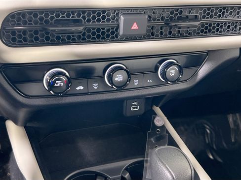 Used 2023 Honda HR-V LX image 15