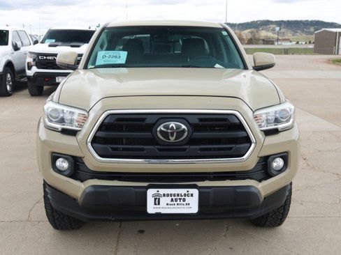 Used 2018 Toyota Tacoma SR5 AWD/4WD image 7
