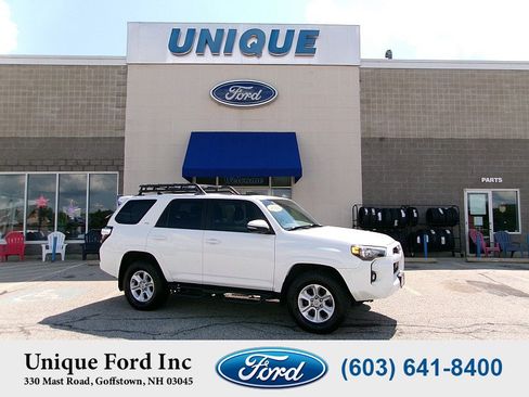 Used 2022 Toyota 4Runner SR5 Premium w/ Moonroof Package AWD/4WD image 1