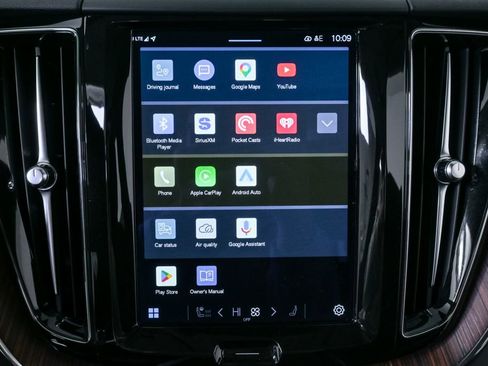 Used 2023 Volvo XC60 B5 Plus w/ Protection Package Premier image 15