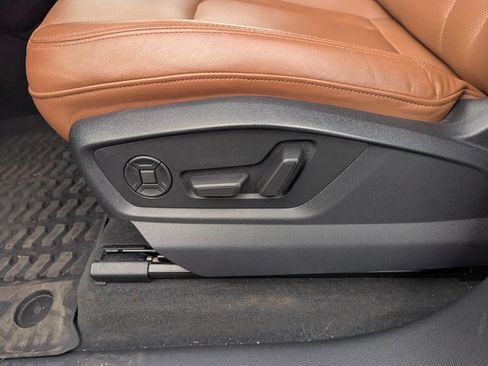 Used 2022 Audi Q8 Premium Plus w/ Premium Plus Package image 24