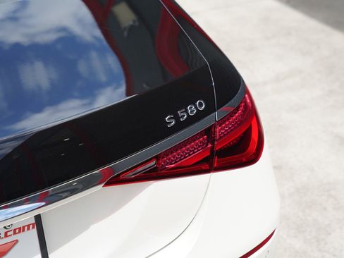 Used 2021 Mercedes-Benz Maybach S 580 4MATIC image 12