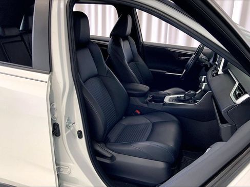 Used 2019 Toyota RAV4 XSE w/ Carpet Mat Package AWD/4WD image 16