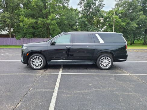 Used 2023 Cadillac Escalade ESV Premium Luxury AWD/4WD image 4