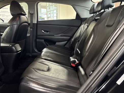 Used 2023 Hyundai Elantra Limited image 24