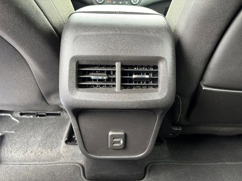 Used 2024 GMC Terrain SLE image 27