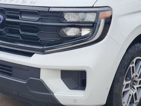 Used 2025 Ford Expedition Active AWD/4WD image 8