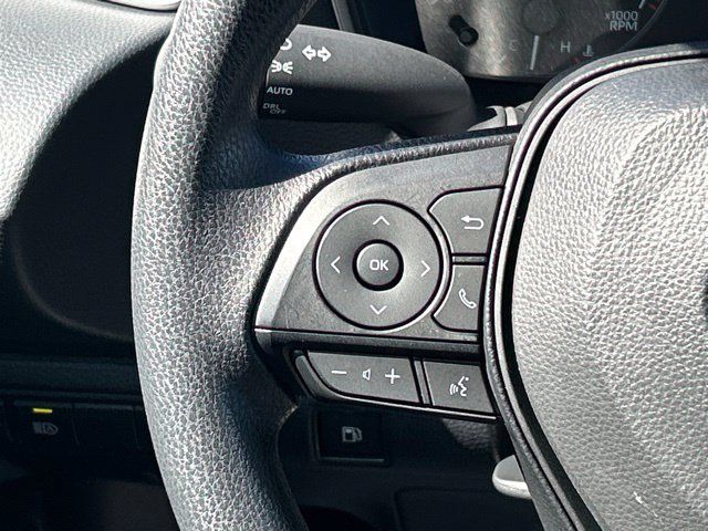 Used 2025 Toyota Corolla LE AWD/4WD image 36