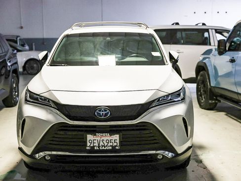 Certified 2023 Toyota Venza XLE AWD/4WD image 2