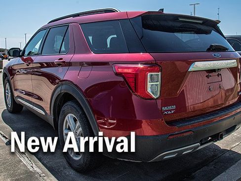 Used 2021 Ford Explorer XLT w/ Equipment Group 202A AWD/4WD image 2