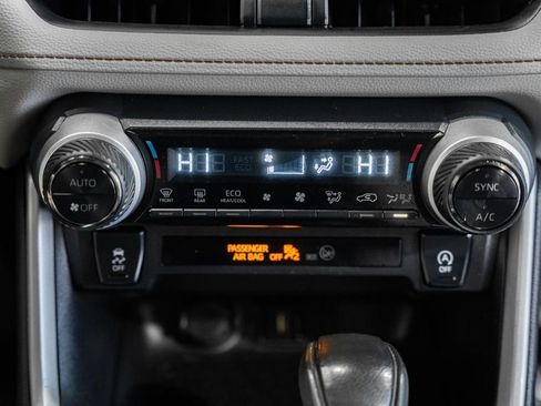 Used 2022 Toyota RAV4 XLE image 13