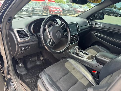 Used 2019 Jeep Grand Cherokee Altitude AWD/4WD image 23