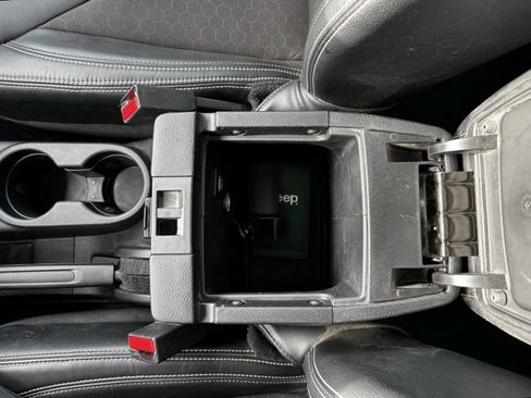 Used 2018 Jeep Wrangler Unlimited Sport image 16