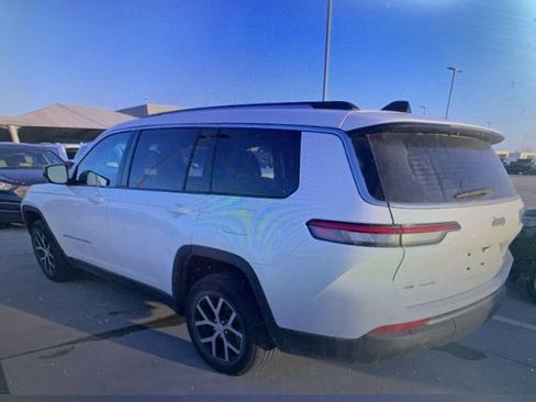 Used 2023 Jeep Grand Cherokee L Limited image 3