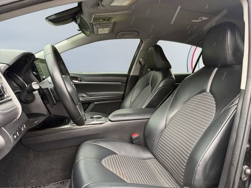 Used 2022 Toyota Camry SE FWD image 18