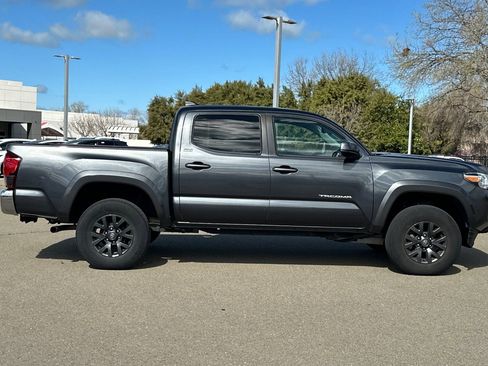 Used 2022 Toyota Tacoma SR5 image 3
