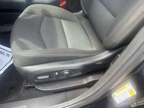 Used 2022 GMC Terrain SLE w/ Driver Convenience Package image 16