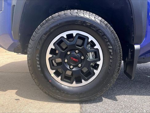 Used 2025 Toyota Tacoma TRD Off-Road image 11