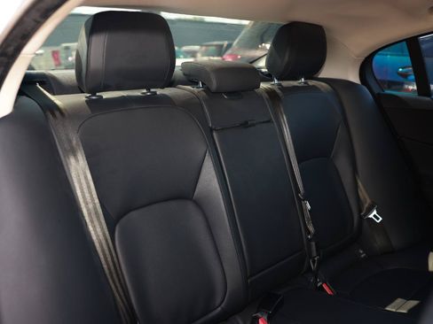Used 2017 Jaguar XE Premium RWD image 16