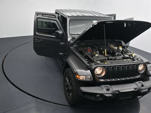Used 2025 Jeep Gladiator Sport AWD/4WD image 25