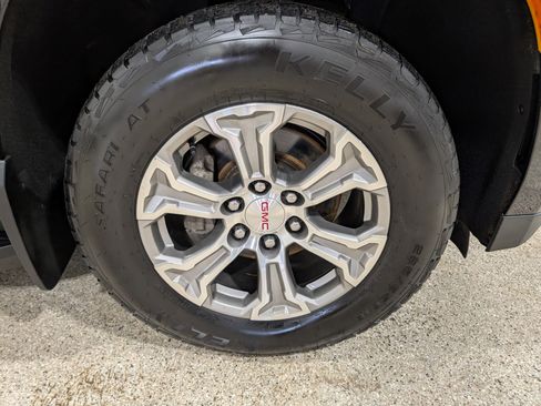 Used 2022 GMC Yukon XL SLE w/ Gmc Pro Safety Plus Package image 14