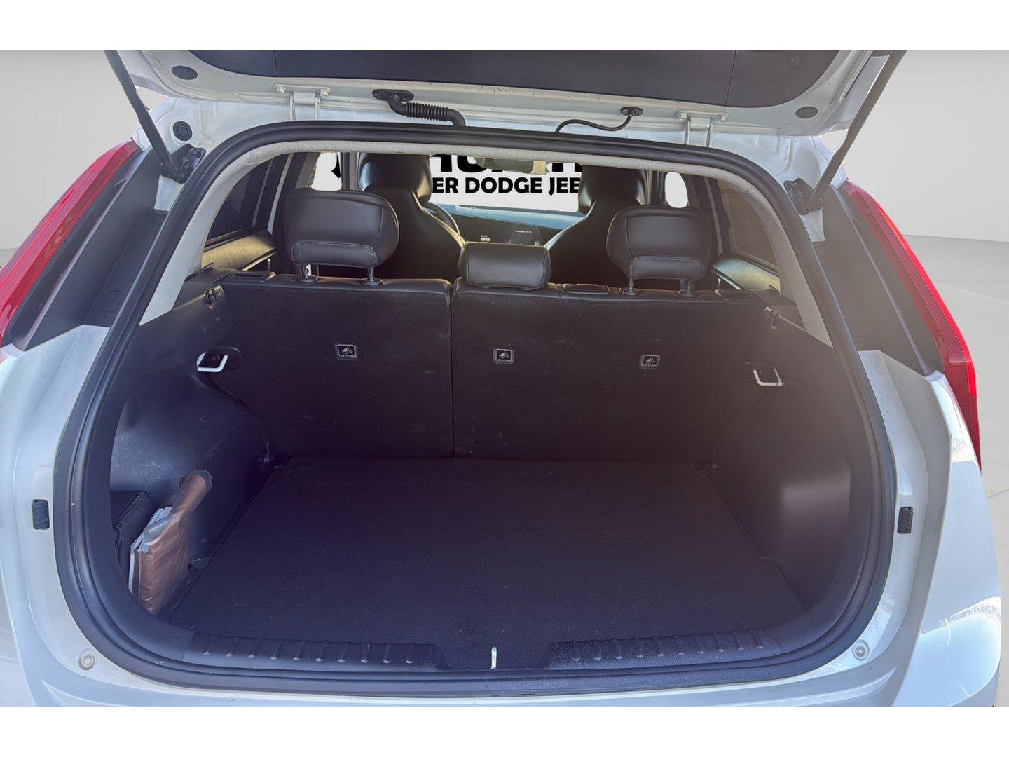 Used 2025 Kia Niro EX FWD image 27