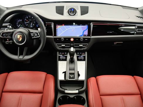 Used 2025 Porsche Macan image 22