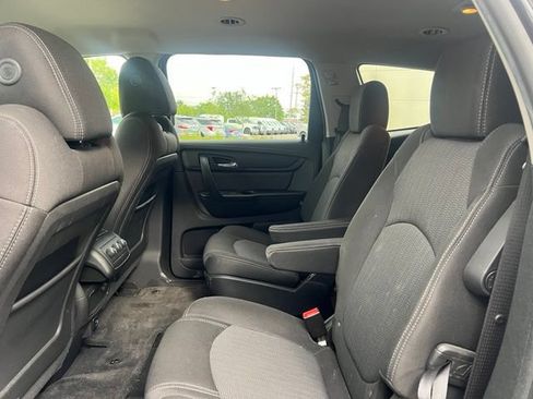 Used 2017 Chevrolet Traverse LT w/ Style and Technology Package FWD image 15