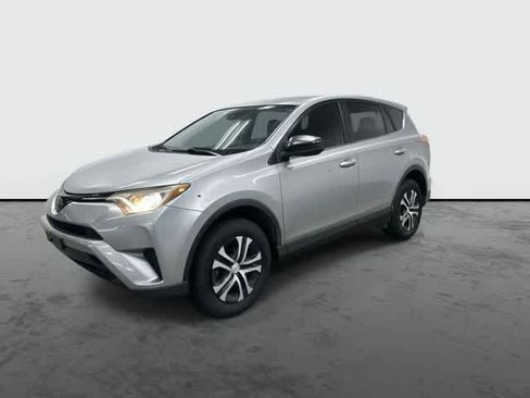 Used 2018 Toyota RAV4 LE FWD image 8