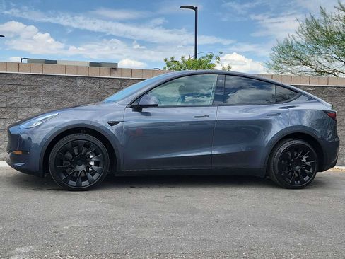 Used 2023 Tesla Model Y Long Range AWD/4WD image 5
