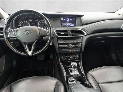 Used 2018 INFINITI QX30 image 16