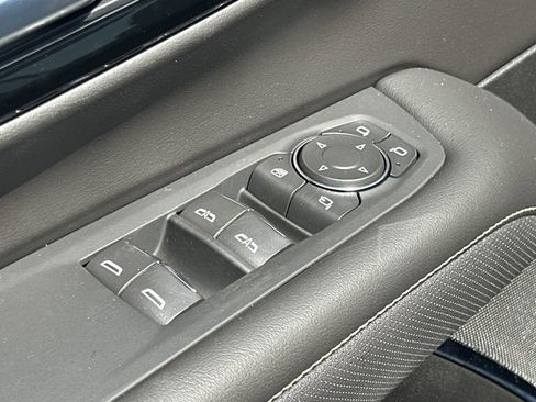 New 2025 Chevrolet Suburban Premier image 20