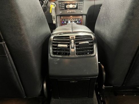 Used 2013 Mercedes-Benz E 350 4MATIC Sedan image 32